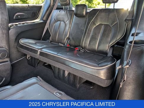 Used 2025 Chrysler Pacifica Limited FWD image 17