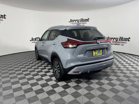 Used 2021 Nissan Kicks SV image 9