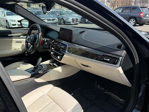 Used 2019 BMW M550i xDrive image 10