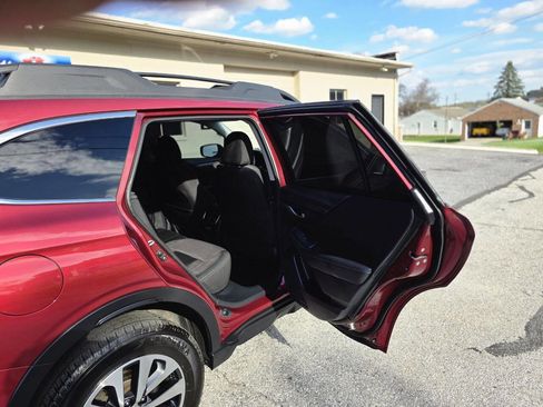 Used 2022 Subaru Outback Premium image 17