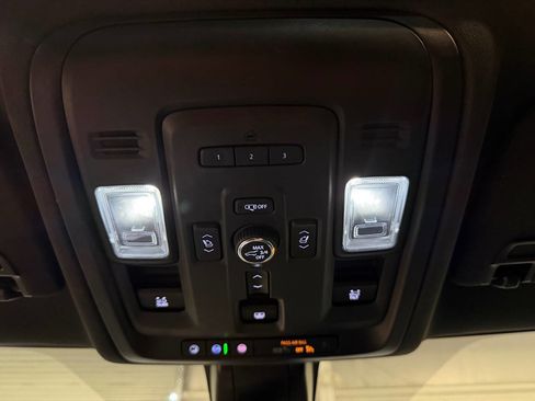Used 2021 Chevrolet Suburban RST w/ Luxury Package AWD/4WD image 27