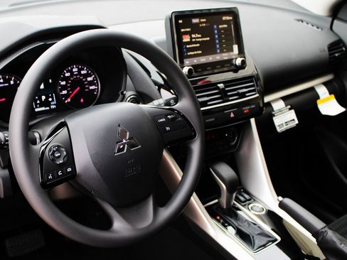 New 2025 Mitsubishi Eclipse Cross LE image 3