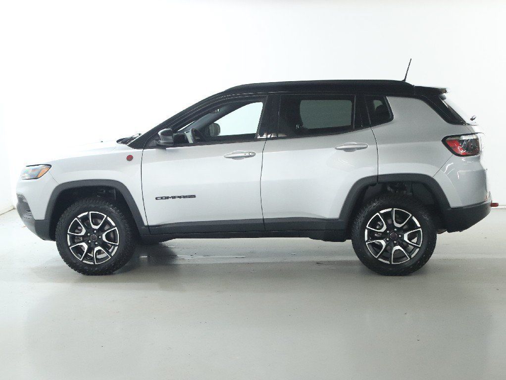 Used 2025 Jeep Compass Trailhawk AWD/4WD image 38