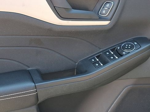 Certified 2022 Ford Escape SE w/ SE Sport Appearance Package image 12