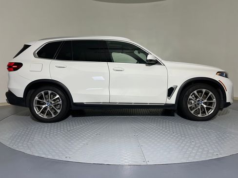 Used 2025 BMW X5 xDrive50e image 8