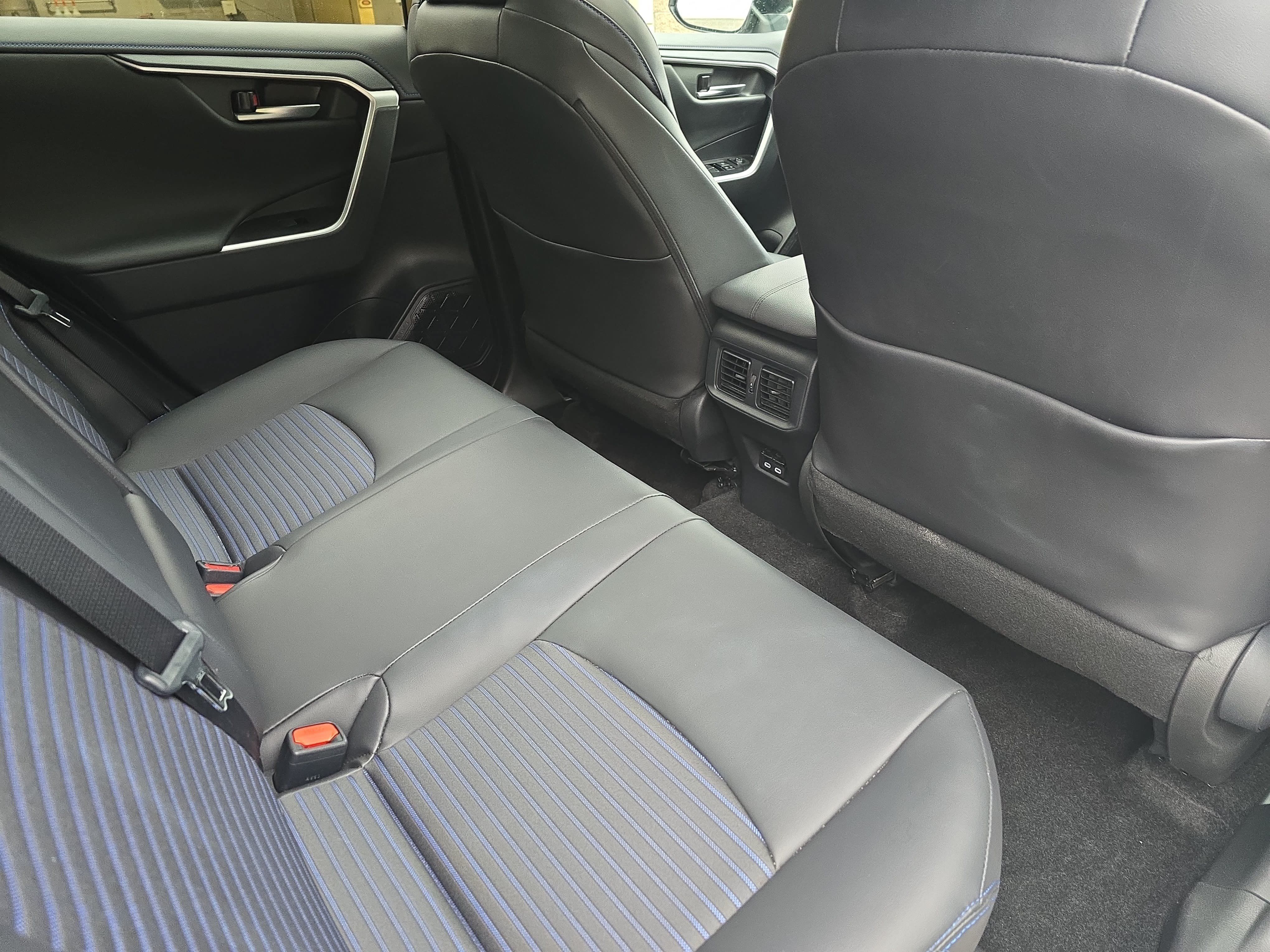 Used 2024 Toyota RAV4 XSE AWD/4WD image 11