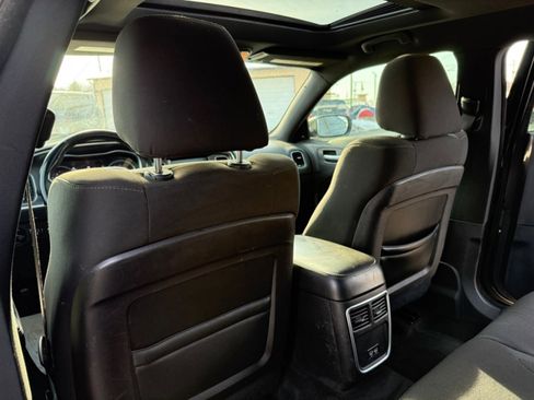 Used 2016 Dodge Charger SXT image 18