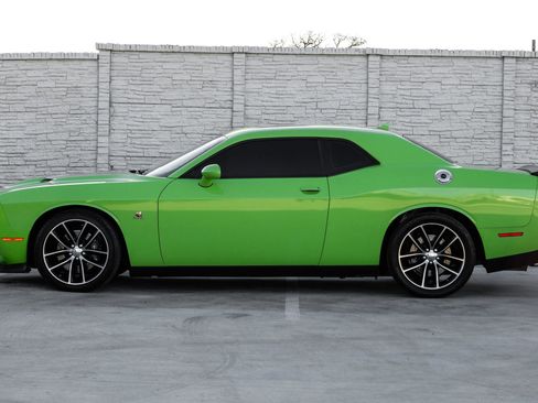 Used 2015 Dodge Challenger R/T Scat Pack w/ Leather Interior Group image 11