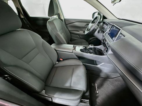 Used 2025 Nissan Rogue S FWD image 30