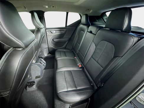 Used 2023 Volvo XC40 B4 Plus w/ Protection Package Premier FWD image 23