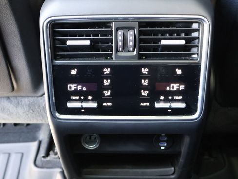 Certified 2023 Porsche Cayenne Platinum Edition AWD/4WD image 23