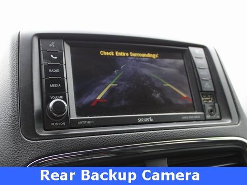 Used 2016 Dodge Grand Caravan SXT image 3