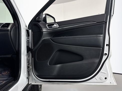 Used 2019 Jeep Grand Cherokee Limited image 22