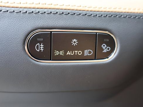 New 2025 Bentley Bentayga Extended Wheelbase image 24