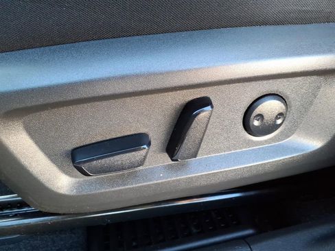 Used 2023 Nissan Rogue SV image 11