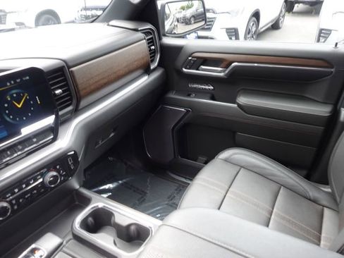 Used 2024 Chevrolet Silverado 1500 High Country w/ Technology Package AWD/4WD image 23