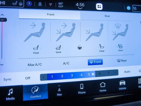 Used 2023 Chrysler Pacifica Limited image 25