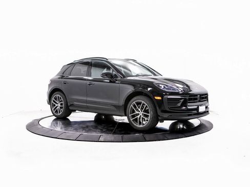 Certified 2024 Porsche Macan image 9