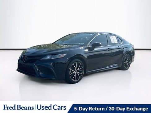 Used 2023 Toyota Camry SE FWD image 3