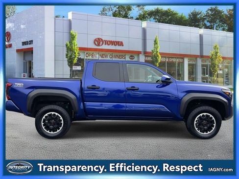 Used 2024 Toyota Tacoma TRD Off-Road image 5