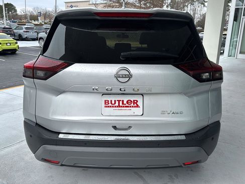 Used 2023 Nissan Rogue SV w/ SV Premium B Package image 4