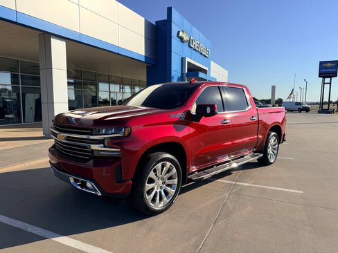 Used 2019 Chevrolet Silverado 1500 High Country w/ Technology Package AWD/4WD image 2