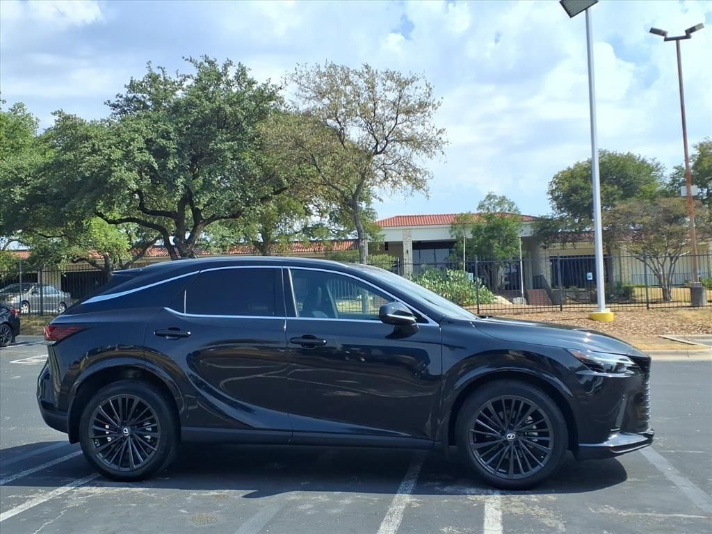 Used 2025 Lexus RX 350 Premium w/ Convenience Package FWD image 4