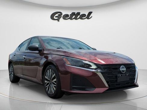 Used 2024 Nissan Altima 2.5 SV FWD image 3