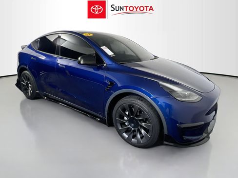 Used 2022 Tesla Model Y Long Range AWD/4WD image 1