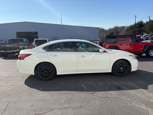 Used 2018 Nissan Altima 2.5 S w/ S Convenience Package image 8