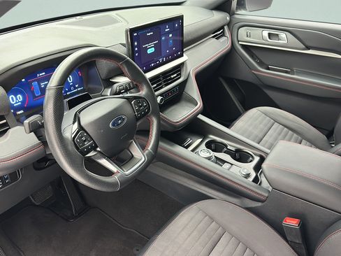 Used 2025 Ford Explorer ST-Line w/ ST-Line Street Pack AWD/4WD image 11