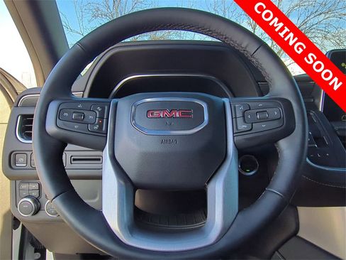 Used 2024 GMC Yukon SLT w/ SLT Luxury Package image 23