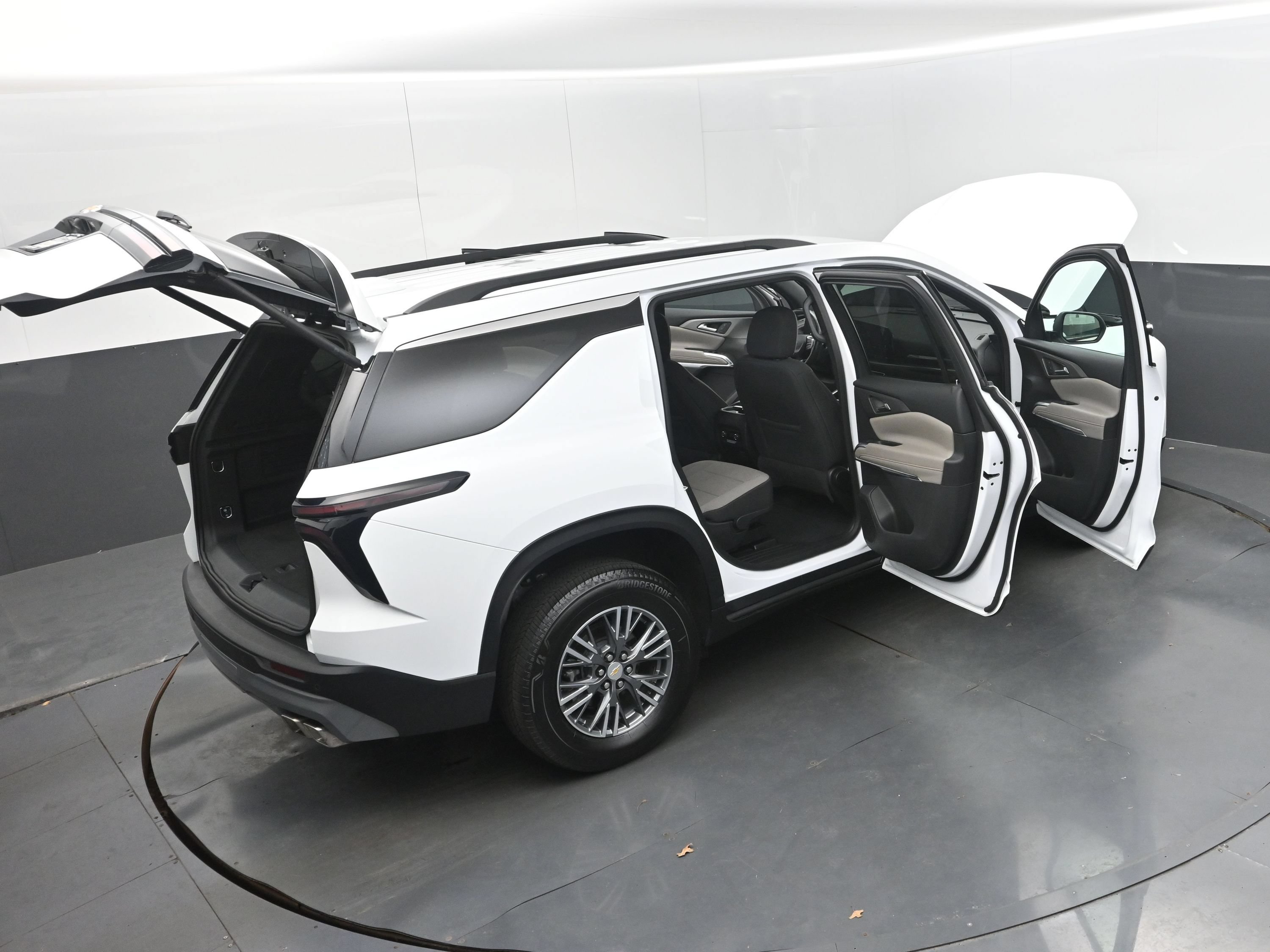 Certified 2026 Chevrolet Traverse LT w/ Driver Confidence Package FWD image 45