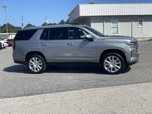 Used 2024 Chevrolet Tahoe High Country AWD/4WD image 2