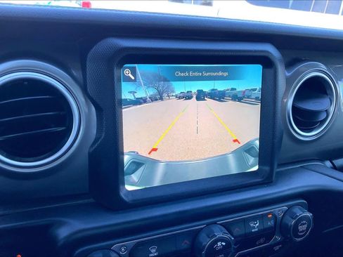 Used 2022 Jeep Gladiator Overland w/ Trailer Tow Package AWD/4WD image 27