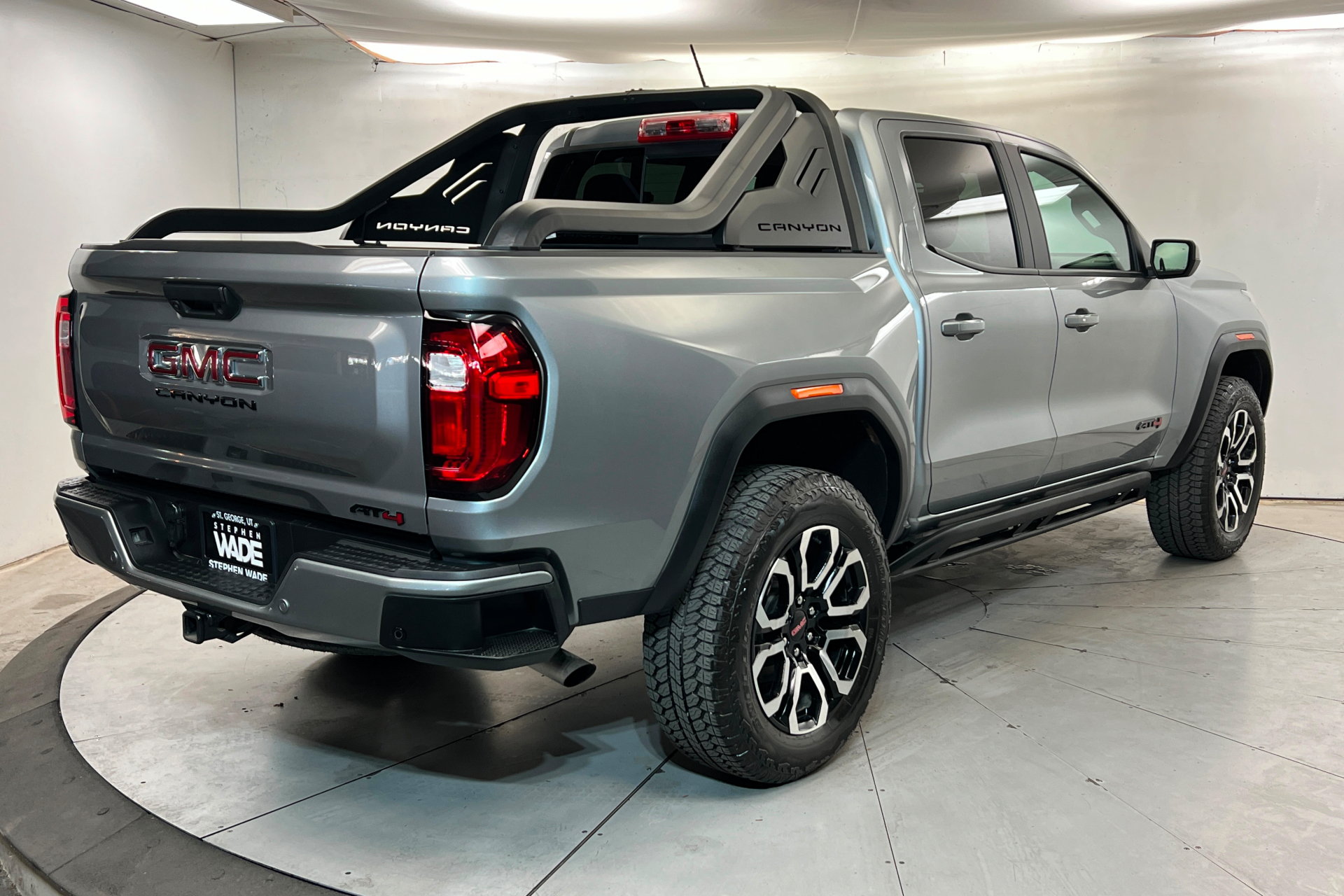 Used 2025 GMC Canyon AT4 w/ Nightfall Edition AWD/4WD image 6