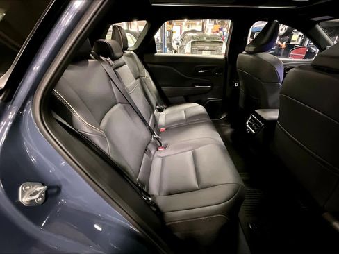 Certified 2025 Toyota Crown Signia image 18