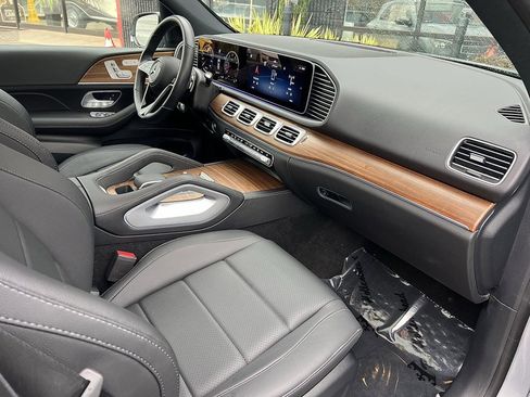 Used 2025 Mercedes-Benz GLE 350 4MATIC w/ Winter Package image 29