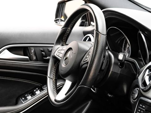 Used 2016 Mercedes-Benz GLA 250 image 13