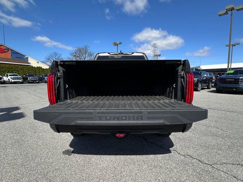 Used 2022 Toyota Tundra SR5 w/ SR5 Convenience Package AWD/4WD image 38