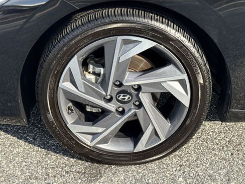 Used 2025 Hyundai Elantra Sport FWD image 12
