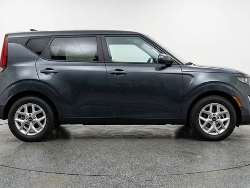 Used 2025 Kia Soul LX w/ LX Technology Package FWD image 11