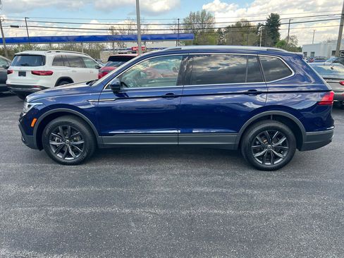 Used 2022 Volkswagen Tiguan SE w/ Panoramic Sunroof Package AWD/4WD image 8