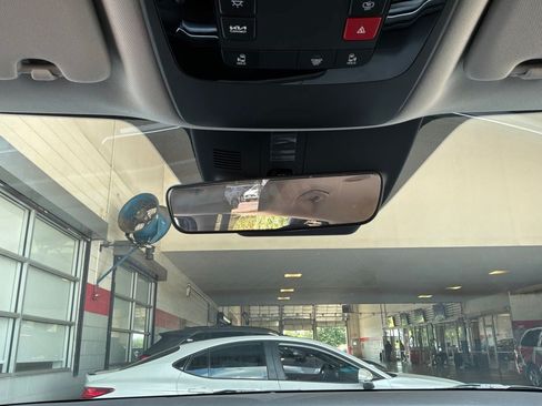 Used 2026 Kia Carnival FWD image 19