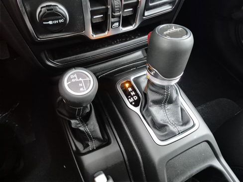 New 2026 Jeep Gladiator Sport AWD/4WD image 25