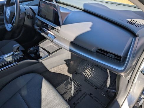 Used 2025 Toyota Prius LE image 29