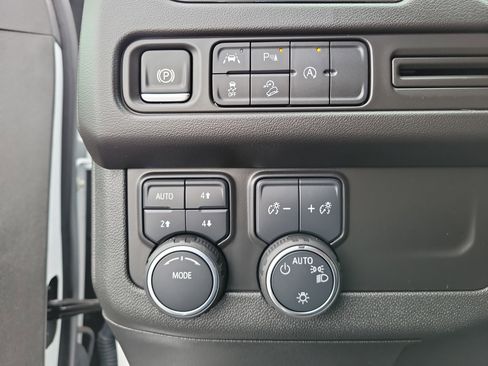 Used 2024 Chevrolet Tahoe Z71 AWD/4WD image 21