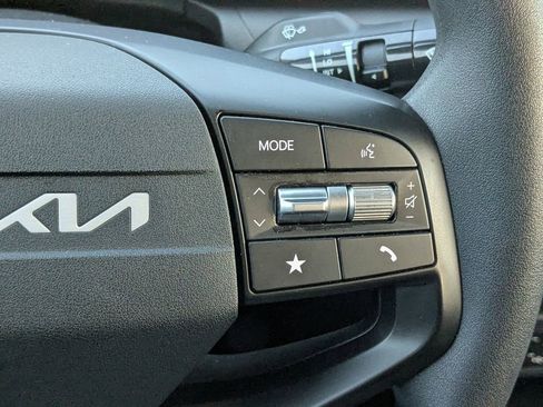 Used 2025 Kia K4 LXS image 26