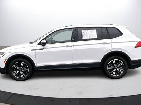 Used 2024 Volkswagen Tiguan SE image 5