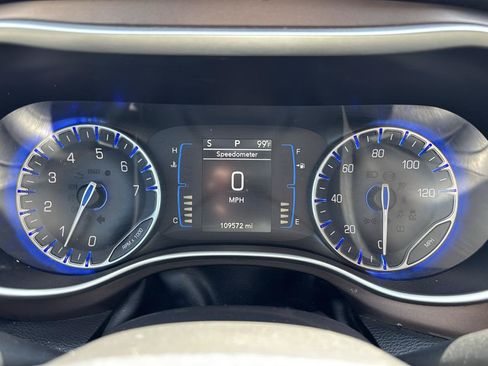 Used 2017 Chrysler Pacifica LX FWD image 13